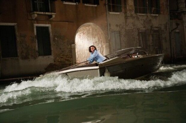 The Tourist (2010) - photo 18