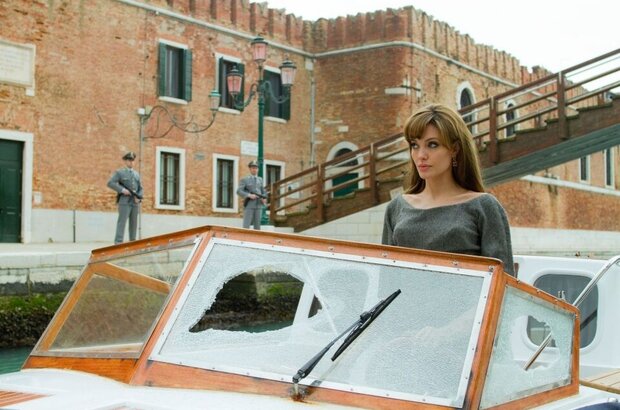 The Tourist (2010) - photo 32