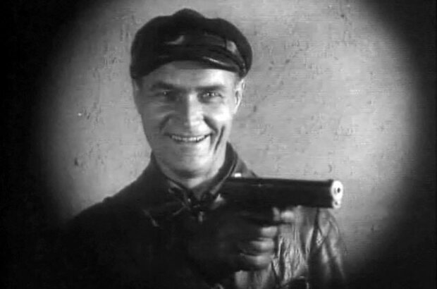 The Extraordinary Adventures of Mr. West in the Land of the Bolsheviks (1924) - photo 7