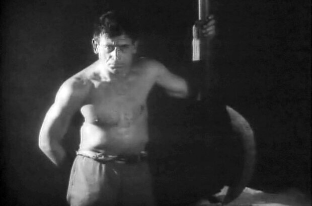 The Extraordinary Adventures of Mr. West in the Land of the Bolsheviks (1924) - photo 4