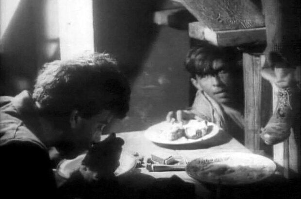 The Extraordinary Adventures of Mr. West in the Land of the Bolsheviks (1924) - photo 8