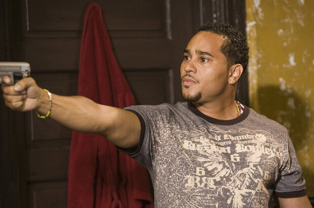 Next Day Air (2009) - photo 11