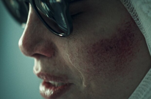 Dark Glasses (2022) - photo 27