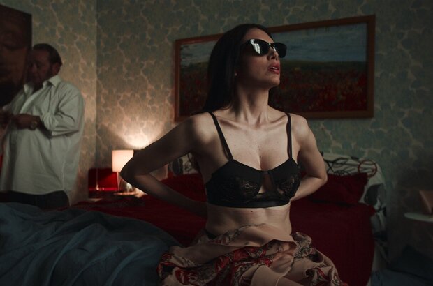 Dark Glasses (2022) - photo 1