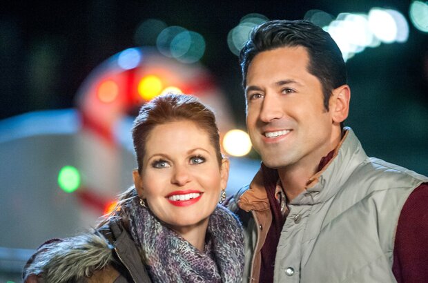 Christmas Under Wraps (2014) - photo 8