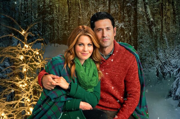 Christmas Under Wraps (2014) - photo 4