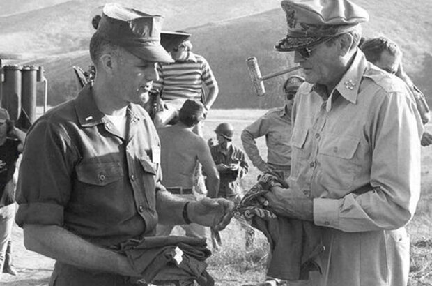 MacArthur (1977) - photo 3