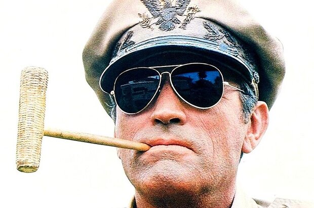 MacArthur (1977) - photo 1