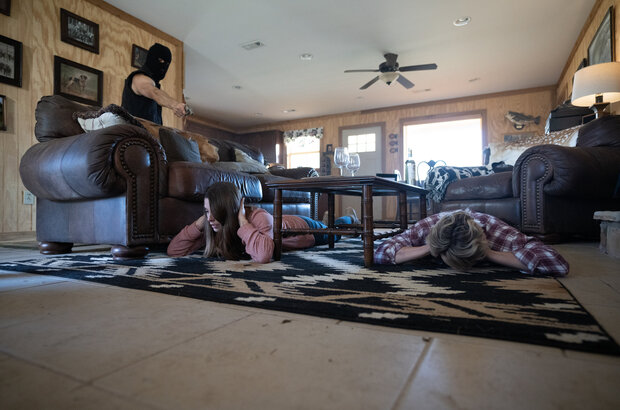 Опасный свидетель (2022) - фото 8