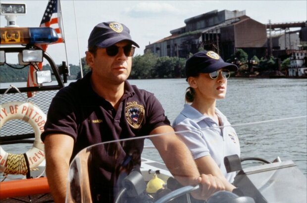 Striking Distance (1993) - photo 5