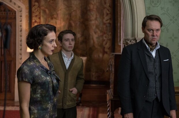 Crooked House (2017) - photo 13