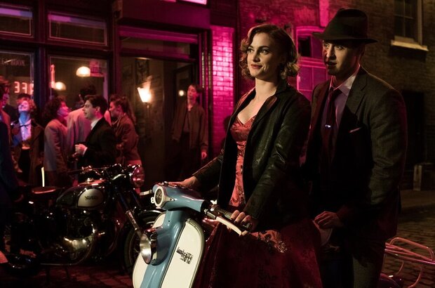 Crooked House (2017) - photo 4