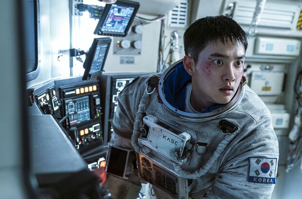 The Moon (2023) - photo 2