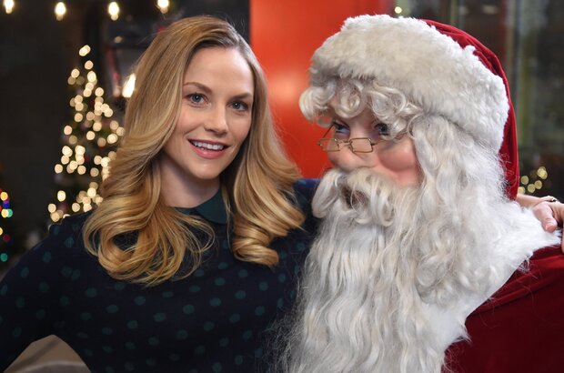 Sharing Christmas (2017) - photo 3