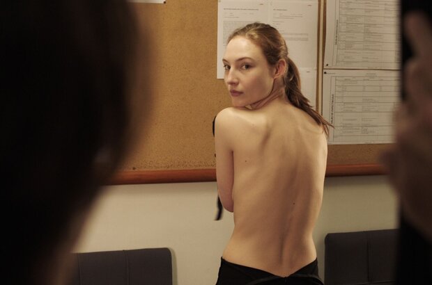 Never Ever (2016) - photo 4