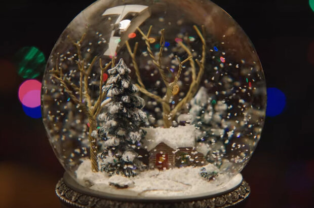 Santa Isn't Real (2023) - photo 7