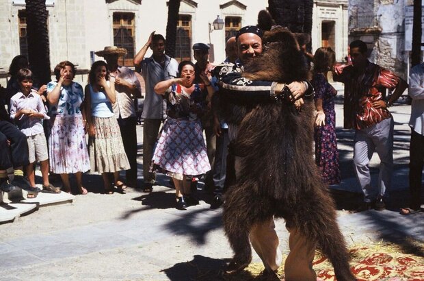 Bear's Kiss (2002) - photo 7