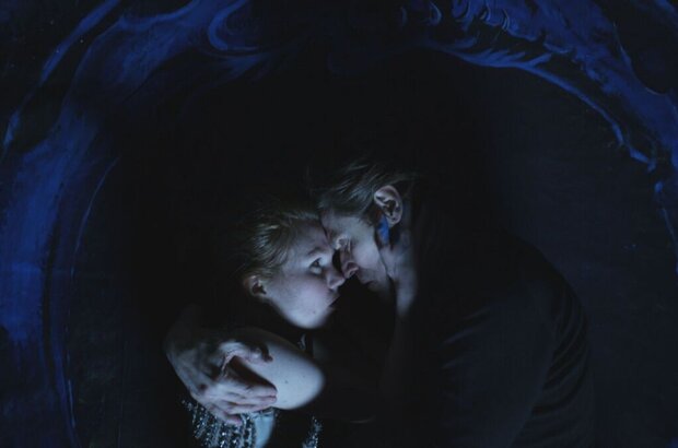 4:44 Last Day on Earth (2011) - photo 6