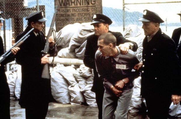 Murder in the First (1995) - photo 7