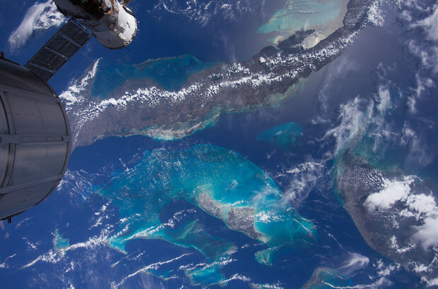 A Beautiful Planet (2016) - photo 1