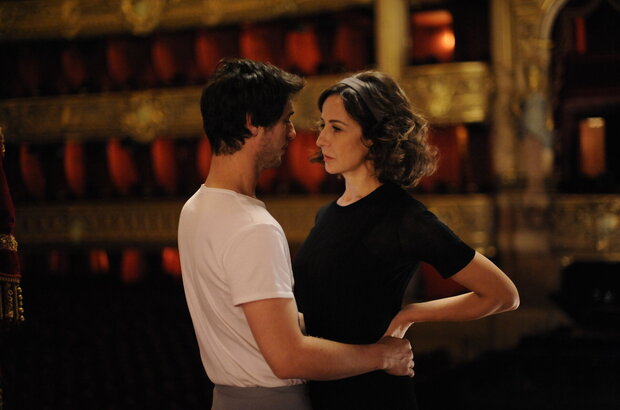 Hand in Hand (2012) - photo 9
