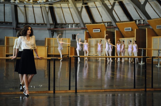 Hand in Hand (2012) - photo 3