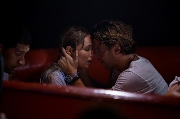 Great White (2021) - photo 5