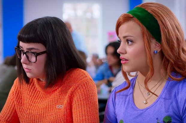 Daphne & Velma (2018) - photo 1