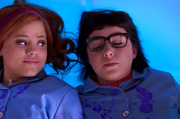 Daphne & Velma (2018) - photo 4