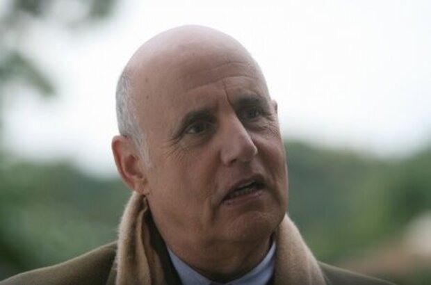 Lucky (2011) - photo 1