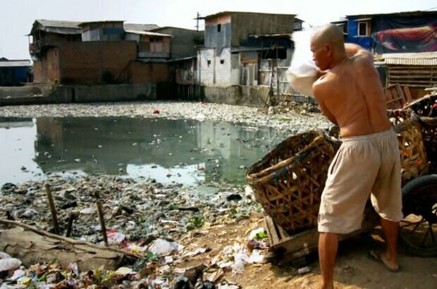 Trashed (2012) - photo 9