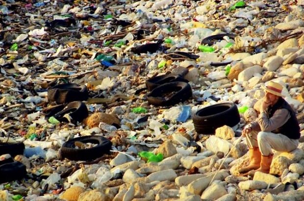 Trashed (2012) - photo 5