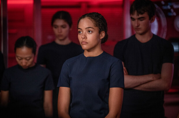 Voyagers (2021) - photo 11