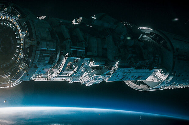 Voyagers (2021) - photo 2