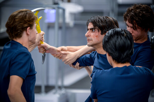 Voyagers (2021) - photo 9