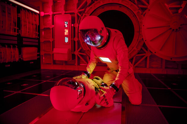 Voyagers (2021) - photo 13