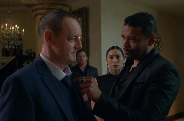Seized (2020) - photo 7