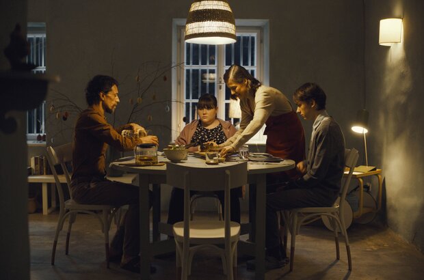 Family Dinner (2022) - photo 2