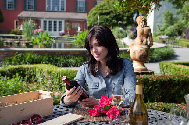 Love, Wedding, Marriage (2010) - photo 7