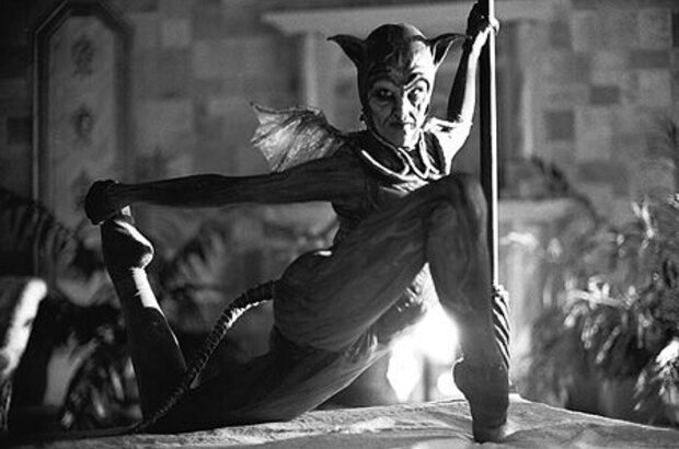 Dracula: Pages from a Virgin's Diary (2002) - photo 2