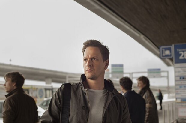Bird People (2014) - photo 2