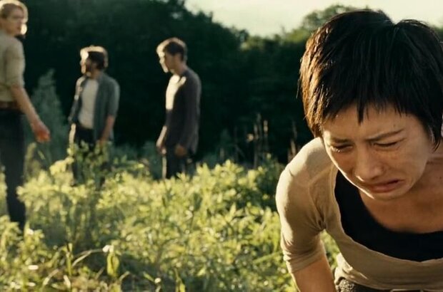 Open Grave (2013) - photo 1