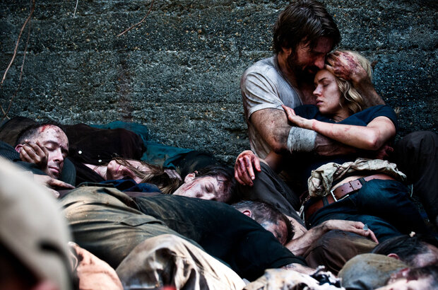 Open Grave (2013) - photo 5