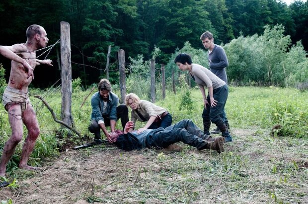 Open Grave (2013) - photo 3
