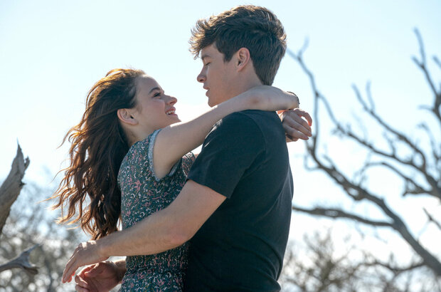 The In Between (2022) - photo 1