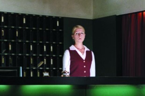 Hotel (2004) - photo 2