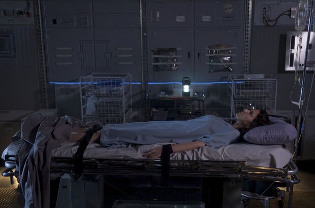 Stranded (2013) - photo 2