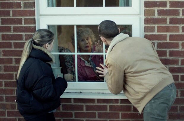 Help (2021) - photo 2