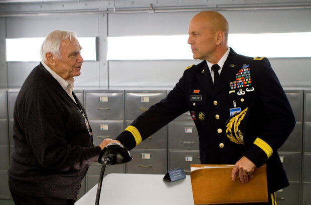 RED (2010) - photo 11