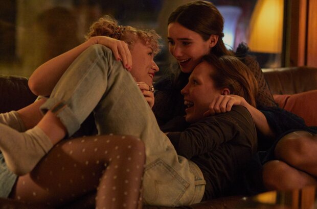 Girl Picture (2022) - photo 4